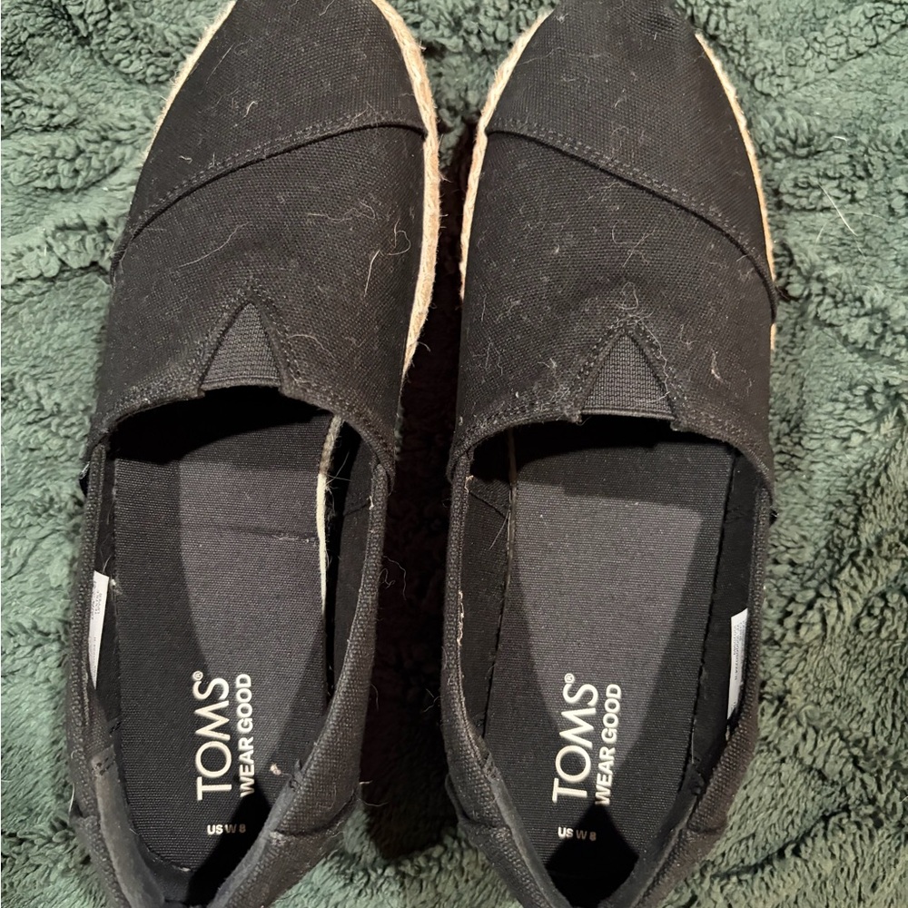 TOM’S Women’s black slip on shoes